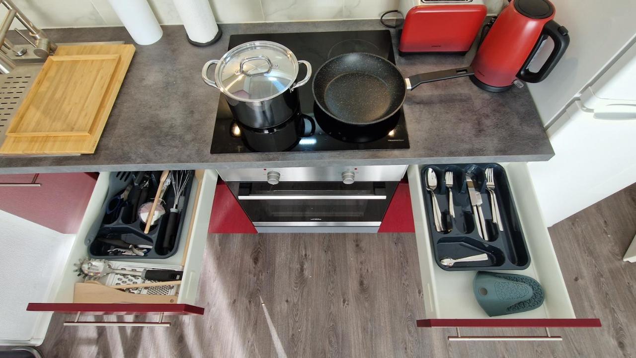 King Bed 4 People Near Basel, Switzerland, Weil Am Rhein, Loerrach, Germ'Any, Near Airport Apartment Saint-Louis  Luaran gambar