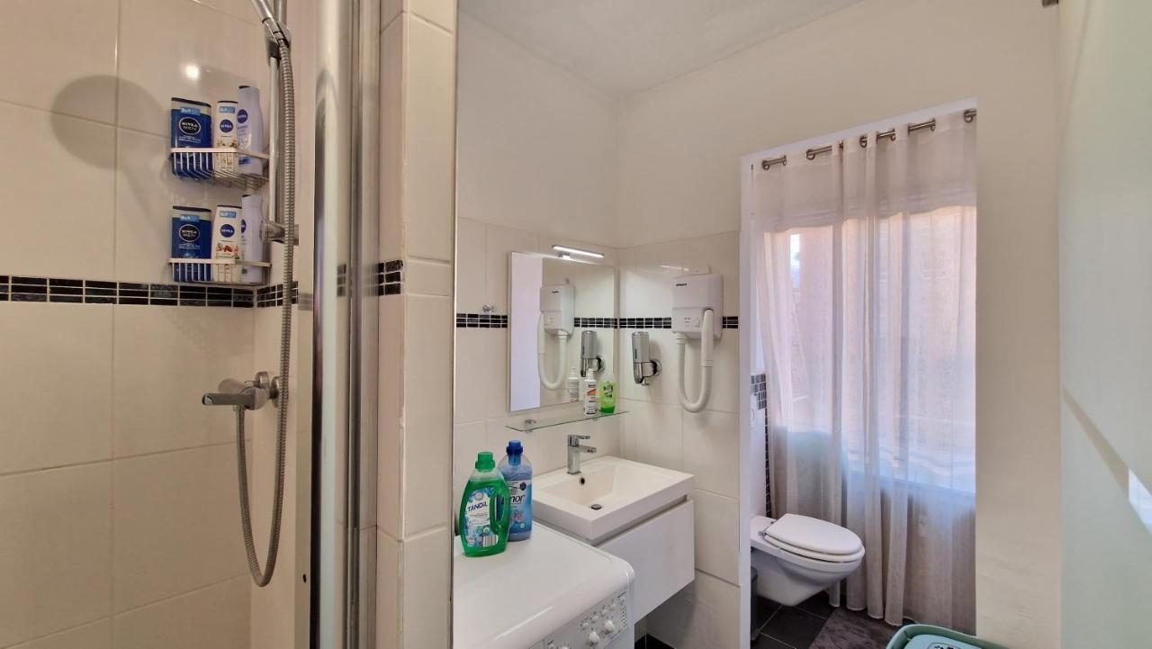 King Bed 4 People Near Basel, Switzerland, Weil Am Rhein, Loerrach, Germ'Any, Near Airport Apartment Saint-Louis  Luaran gambar